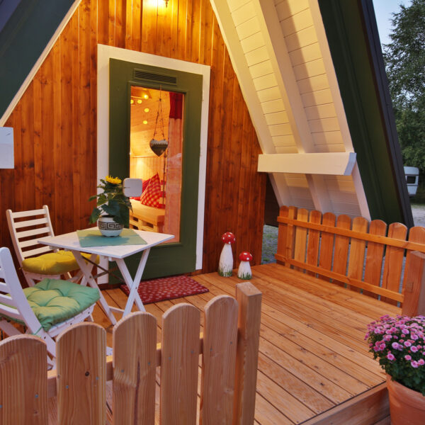 Ferienhütte mit Terrasse auf dem Campingplatz Bankenhof