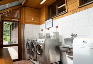 Waschmaschine und Trockner auf Campingplatz Bankenhof